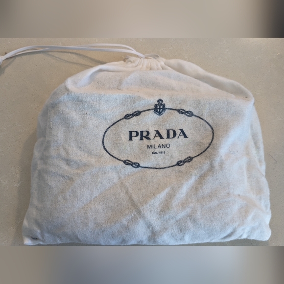 Authentic Prada Leather Bag with 2x Shoulder straps CoA & Dustbag - Picture 2 of 16